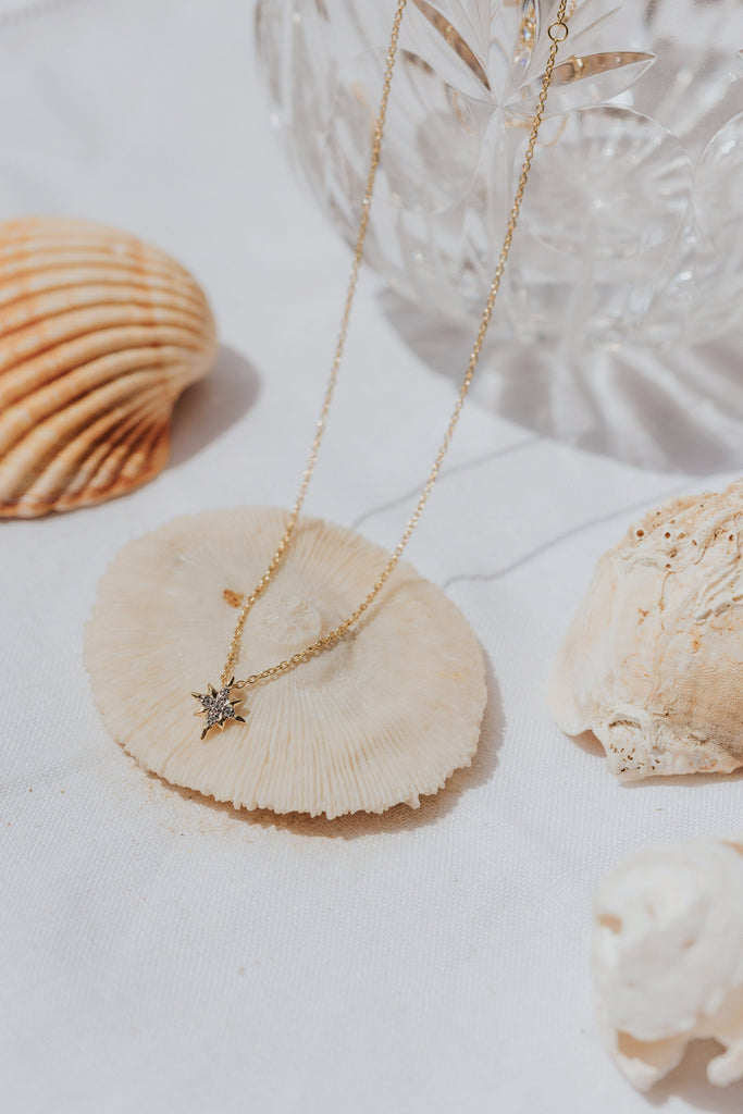 Collier Soleil en Acier Inoxydable avec Perle de Verre Filé ambre Collier Soleil en Acier Inoxydable avec Perle de Verre Filé ambre